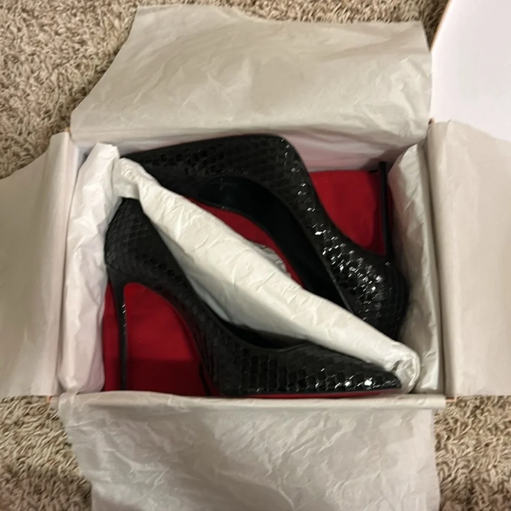 LIKE NEW AUTHENTIC LOUBOUTIN KATE 100 - PATENT BIRD Heels 👠 - Picture 13 of 13